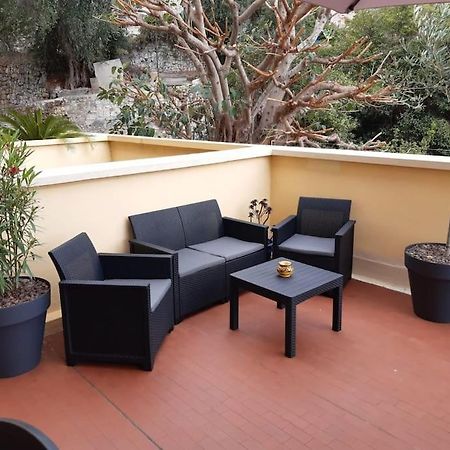 Le Garavan, Superbe Studio Vue Mer Et Vieux Menton Bagian luar foto